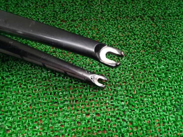 コラム長:270mm/エンド幅:100mm/700C対応 メーカー不明 カーボンフォーク アルミコラム 1-1/4
