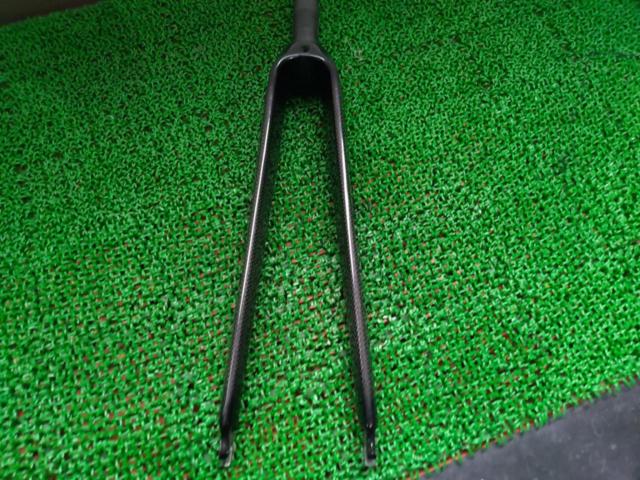 コラム長210mm/エンド幅100/700C対応 メーカー不明 フルカーボンフロントフォーク 1-1/8