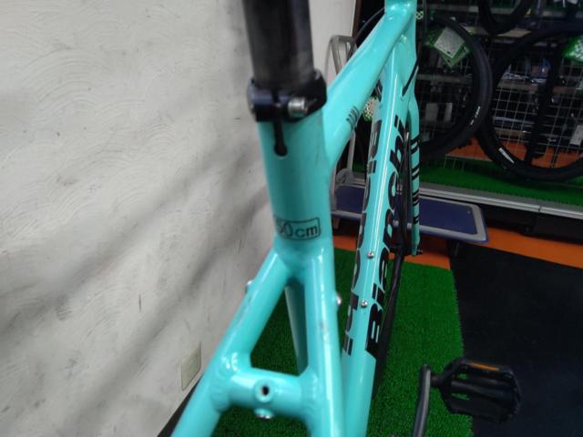 BIANCHI ROMA3 2022年 700×28C 2×8s アルミクロスバイク チェレステ