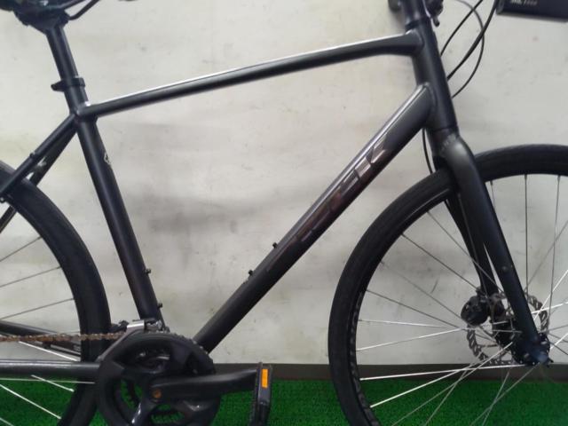 TREK FX2 DISC 2022モデル 700x35C 2x9S アルミクロスバイク ブラック 参考サイズ180～/ROCKBROS RHL1000 充電式フロントライト ステム固定台座付き