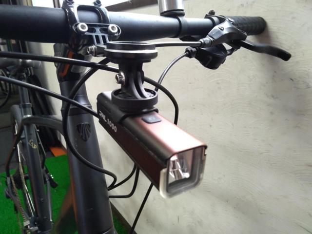 TREK FX2 DISC 2022モデル 700x35C 2x9S アルミクロスバイク ブラック 参考サイズ180～/ROCKBROS RHL1000 充電式フロントライト ステム固定台座付き