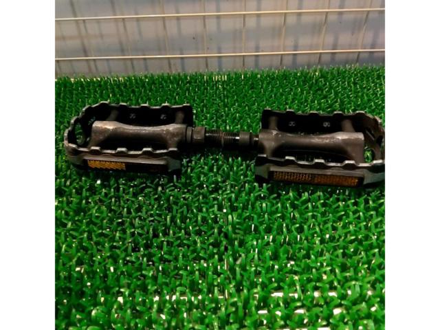 メーカー不明 フラットペダル ブラック