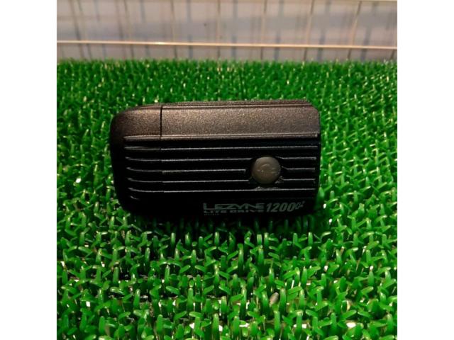 充電式 LEZYNE 1200+ フロント用ライト ブラック