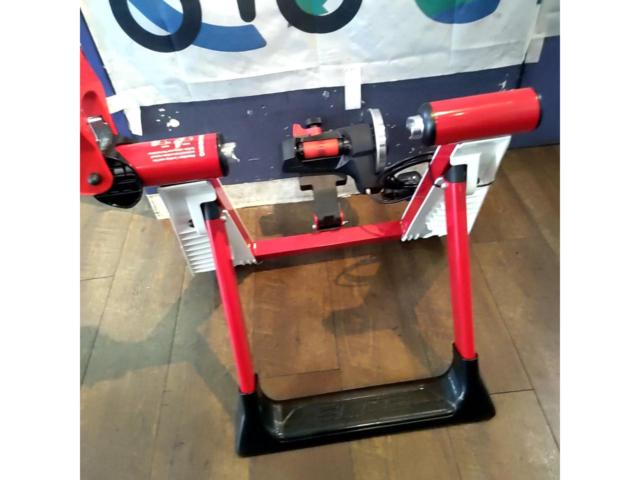 ELITE NOVO FORCE 負荷調整式 サイクルトレーナー ホワイト×レッド