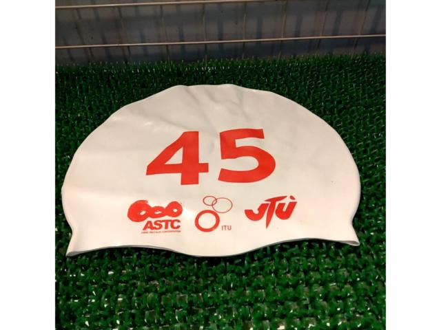 JTUロゴ トライアスロン スイムキャップ ホワイト 45ゼッケン