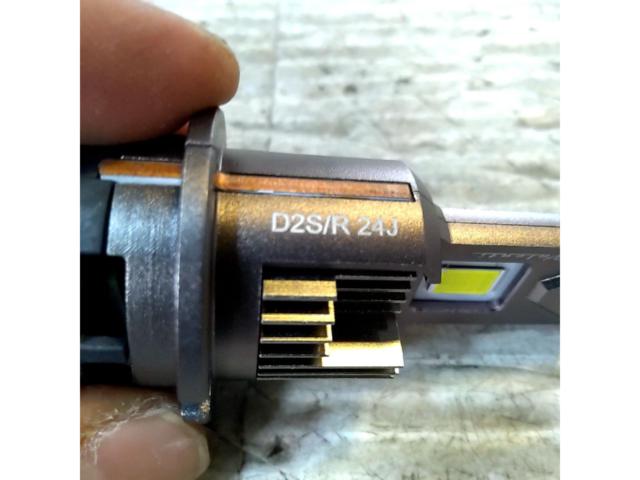 メーカー不明 D2S LED ヘッドライトバルブ 左右セット