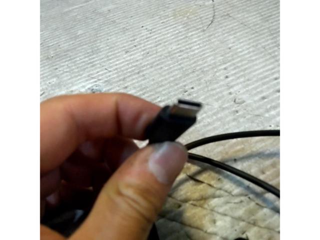 マグネット式スマートフォン充電ホルダー