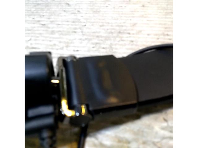 マグネット式スマートフォン充電ホルダー