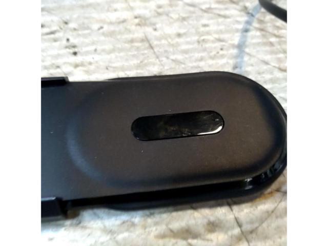 マグネット式スマートフォン充電ホルダー