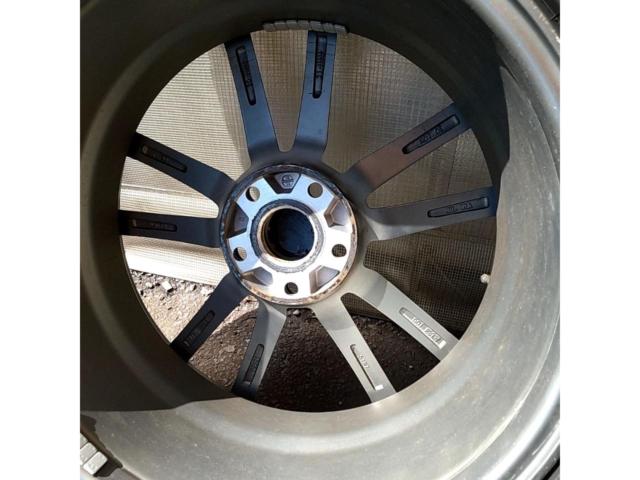 Unknown Manufacturer
Twin 5-spoke wheel
+
YOKOHAMA
iceGUARD
iG52c