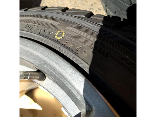 Unknown Manufacturer
Twin 5-spoke wheel
+
YOKOHAMA
iceGUARD
iG52c