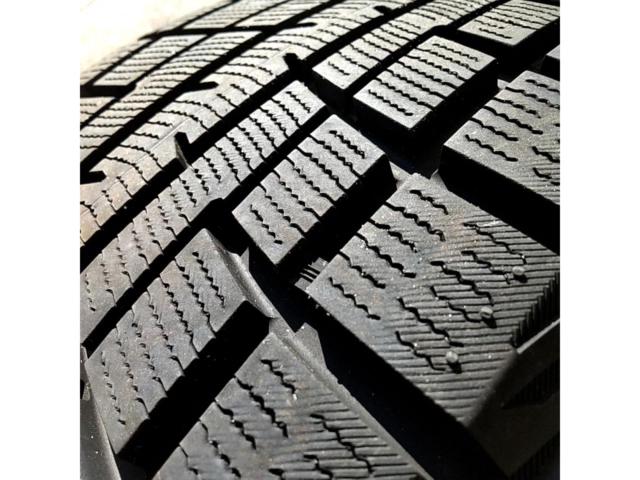 Unknown Manufacturer
Twin 5-spoke wheel
+
YOKOHAMA
iceGUARD
iG52c