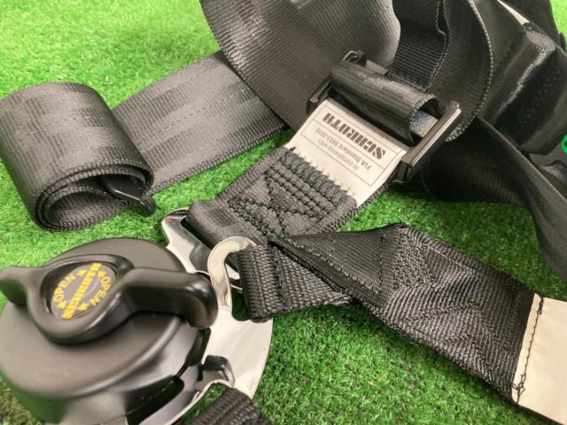 【SCHROTH】FHR 2x2 6点式シートベルト