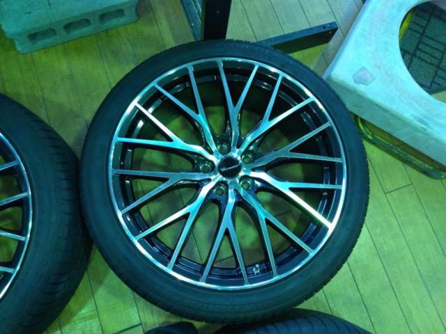 HOT
STUFF (Hot Stuff)
Precious
HM-1
+
WINRUN (U~inran)
WINRUNR330