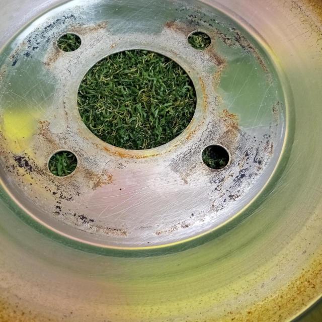 Rear drum brake, manufacturer unknown.
Hub cover
Left and right two set