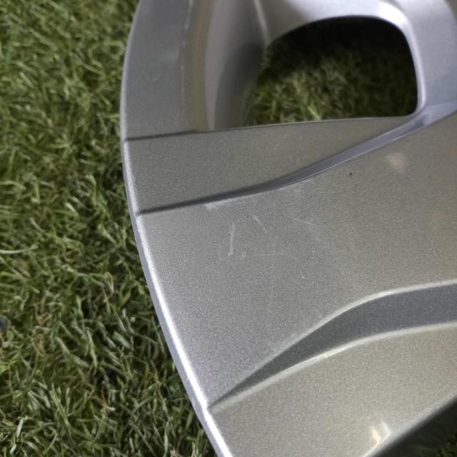 Toyota genuine
Hiace 200
Genuine wheel caps for models 4 and later