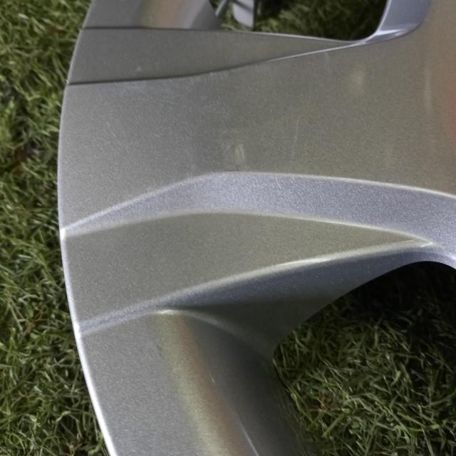 Toyota genuine
Hiace 200
Genuine wheel caps for models 4 and later