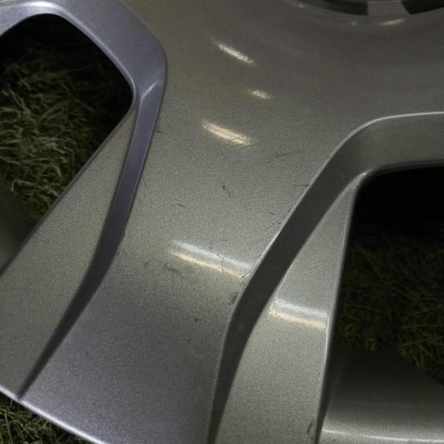 Toyota genuine
Hiace 200
Genuine wheel caps for models 4 and later