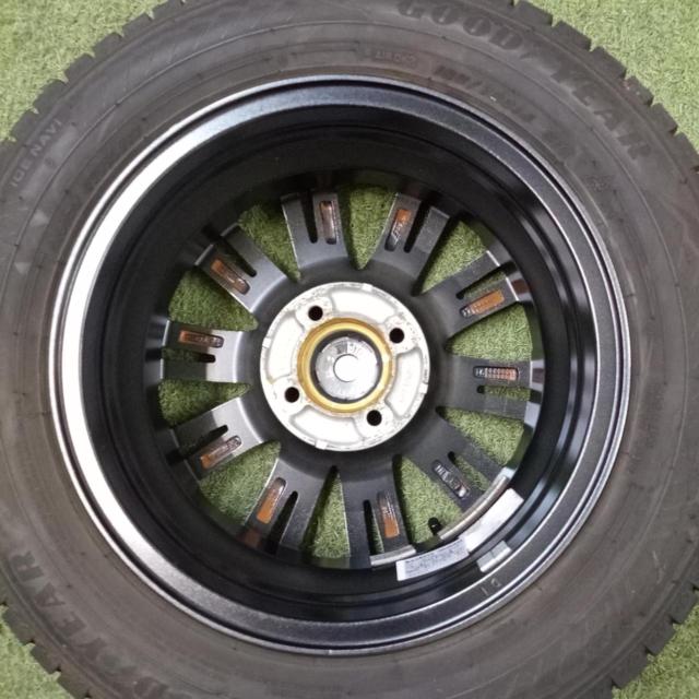 Manufacturer unknown Fang
Twin 10-spoke aluminum
+
GOODYEAR
ICE
NAVI
Eight
Manufactured in 2022