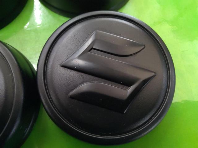 SUZUKI (Suzuki)
Center caps for genuine steel wheels