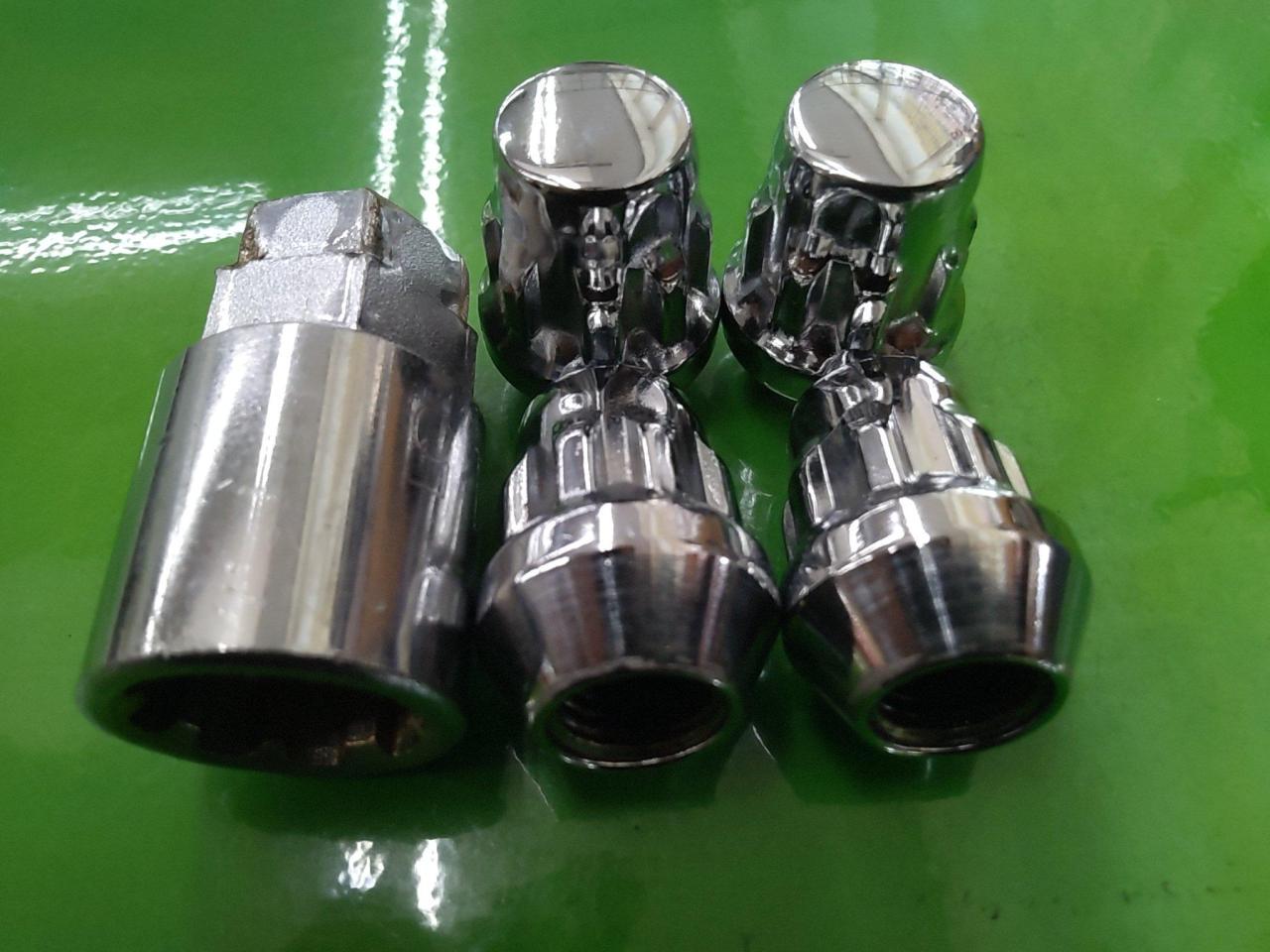 Unknown Manufacturer
Lock nut