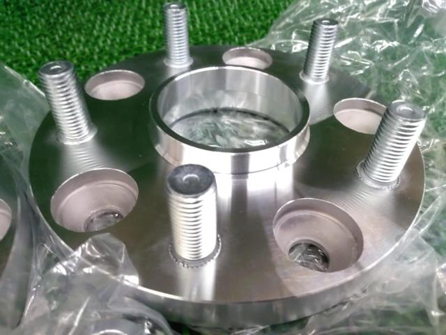 High quality
Pro-spec
Hub integrated type
Wide tread spacer (15mm)