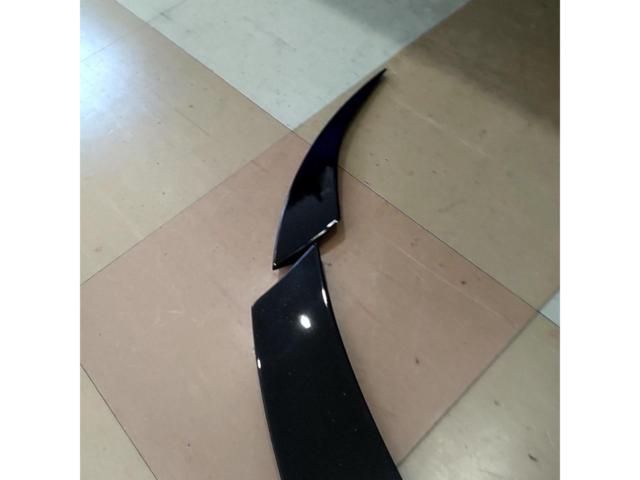 No-brand trunk spoiler
■MAZDA3
Sedan
