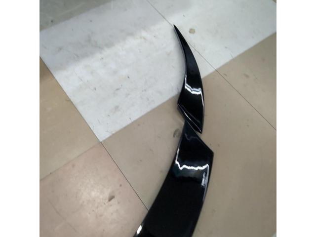 No-brand trunk spoiler
■MAZDA3
Sedan