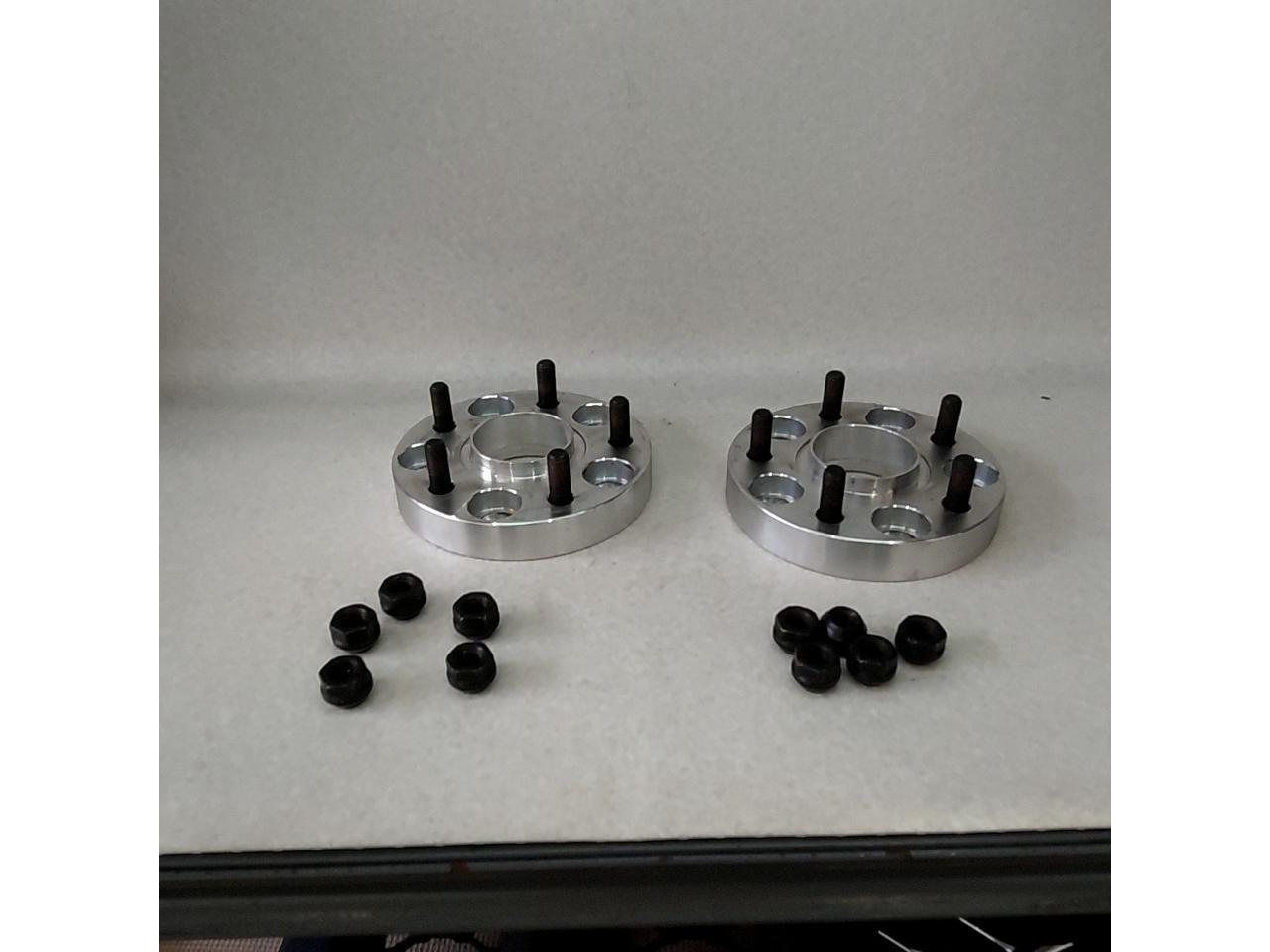 Wide tread spacers with hub rings (manufacturer unknown)
25 mm