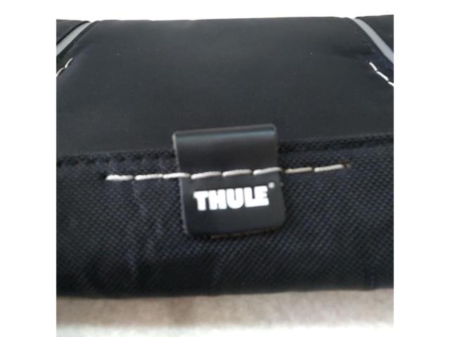 【THULE】携帯ポーチ