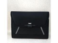 【THULE】携帯ポーチ
