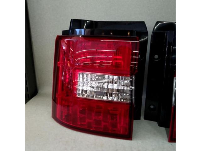 Genuine Mitsubishi Delica D:5
CV system
Genuine tail lens
The outer side of the left and right set