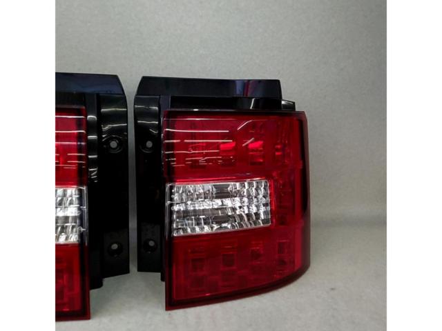 Genuine Mitsubishi Delica D:5
CV system
Genuine tail lens
The outer side of the left and right set