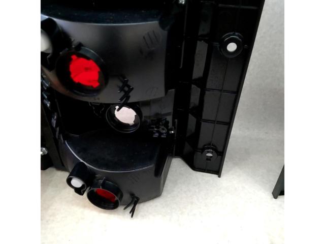 Genuine Mitsubishi Delica D:5
CV system
Genuine tail lens
The outer side of the left and right set