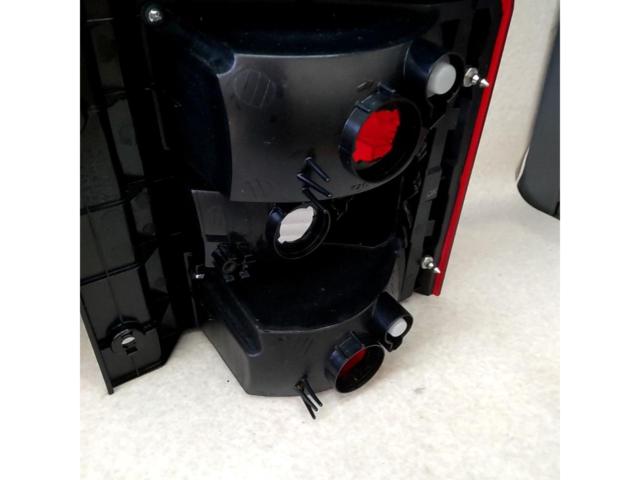 Genuine Mitsubishi Delica D:5
CV system
Genuine tail lens
The outer side of the left and right set