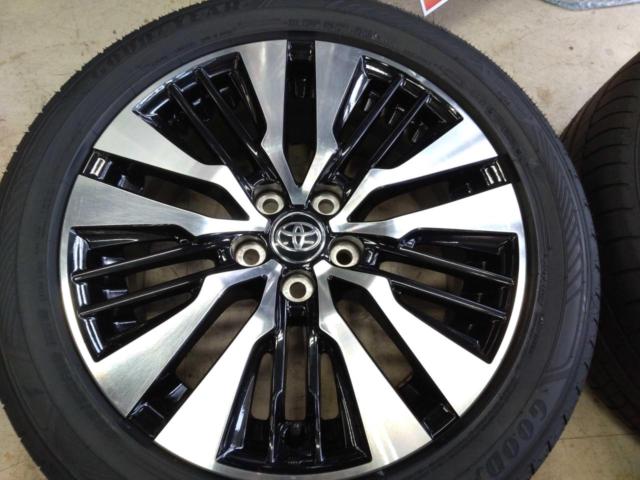 TOYOTA
30 Series Alphard Late Model SC Package Machined Polished Genuine Wheels +
GOODYEAR
EfficientGrip
RVF02
Comes with brand new minivan tires!