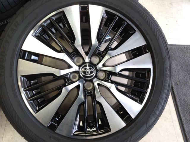 TOYOTA
30 Series Alphard Late Model SC Package Machined Polished Genuine Wheels +
GOODYEAR
EfficientGrip
RVF02
Comes with brand new minivan tires!