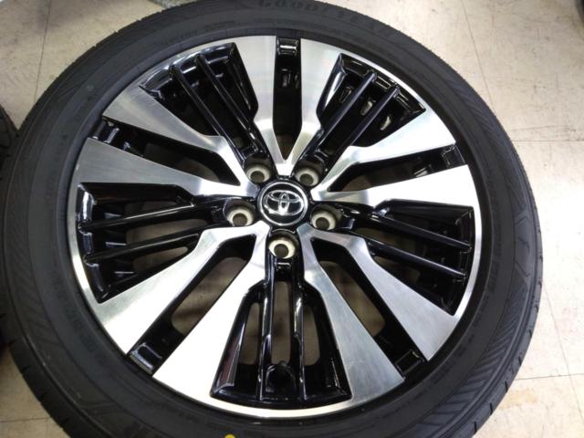 TOYOTA
30 Series Alphard Late Model SC Package Machined Polished Genuine Wheels +
GOODYEAR
EfficientGrip
RVF02
Comes with brand new minivan tires!