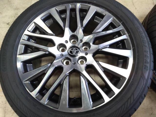 TOYOTA
Genuine machined finish wheels for the early model 30-series Alphard/Vellfire
+
GOODYEAR
EfficientGrip
RVF02
Tire new goods!