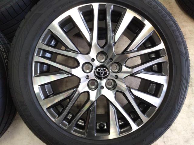 TOYOTA
Genuine machined finish wheels for the early model 30-series Alphard/Vellfire
+
GOODYEAR
EfficientGrip
RVF02
Tire new goods!