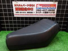 Genuine Honda seat
Removing the square-headlight Chaly