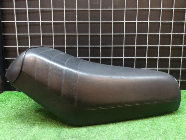 Genuine Honda seat
Removing the square-headlight Chaly