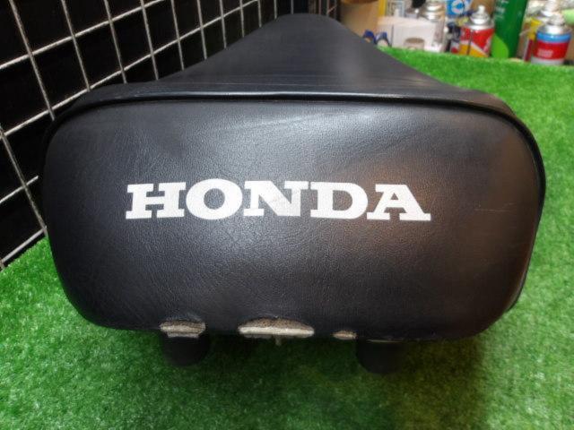 Genuine Honda seat
Removing the square-headlight Chaly