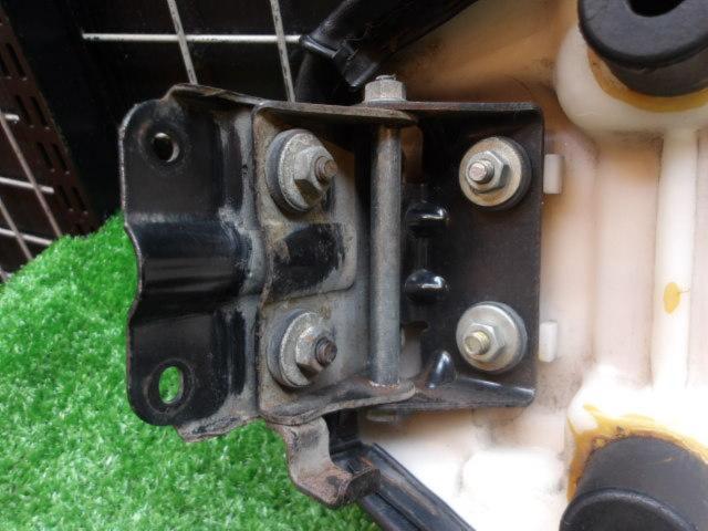 Genuine Honda seat
Removing the square-headlight Chaly