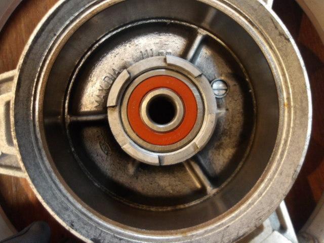 Genuine Honda wheels
Set before and after
Removing the square-headlight Chaly
