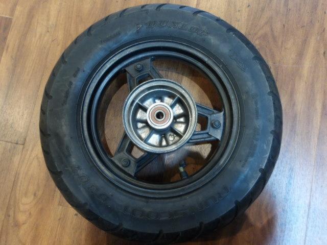 Genuine Honda wheels
Set before and after
Removing the square-headlight Chaly