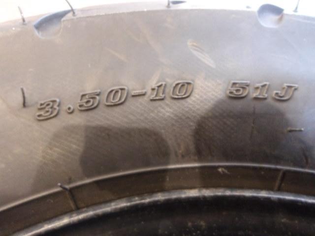 Genuine Honda wheels
Set before and after
Removing the square-headlight Chaly