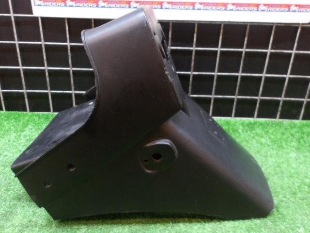 KAWASAKI genuine inner rear fender
Removal from Zephyr 400 (ZR400C)