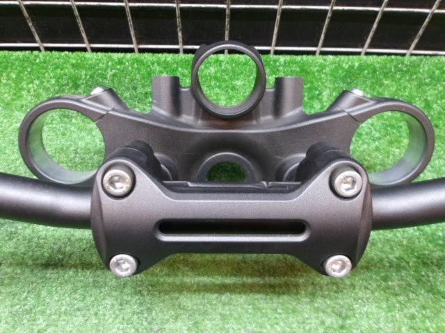 KAWASAKI genuine top bridge + handlebars
Removed from Z900RS ('21)