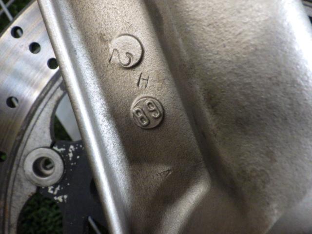 【HONDA】フロントホイール MC19 CBR250外し